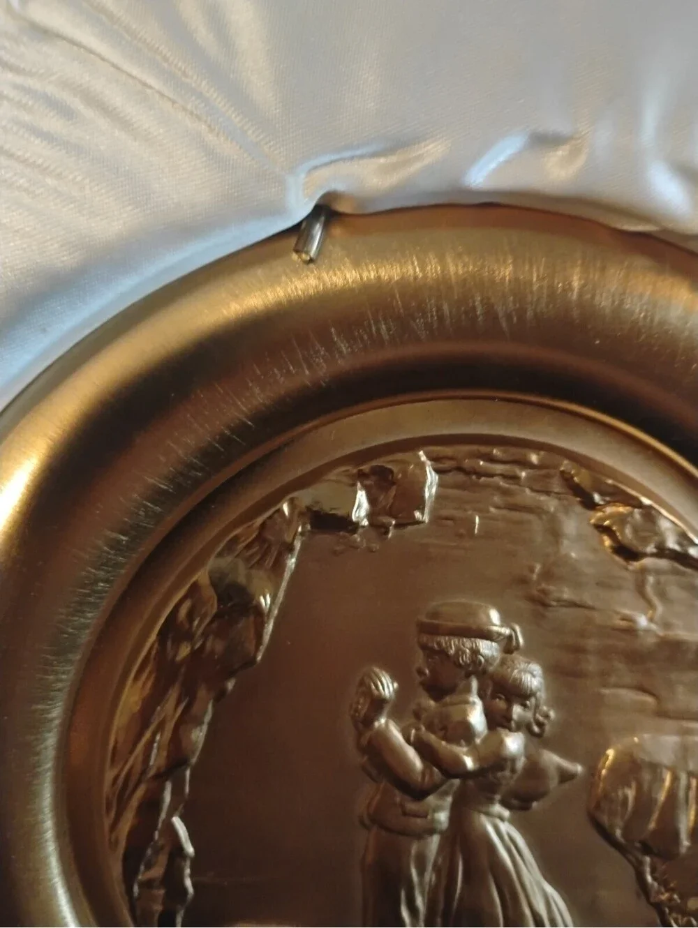 Vintage Gold-Toned Decorative Plaque with Romantic Couple Relief